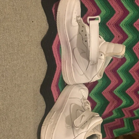 AF1 - Picture 2 of 3